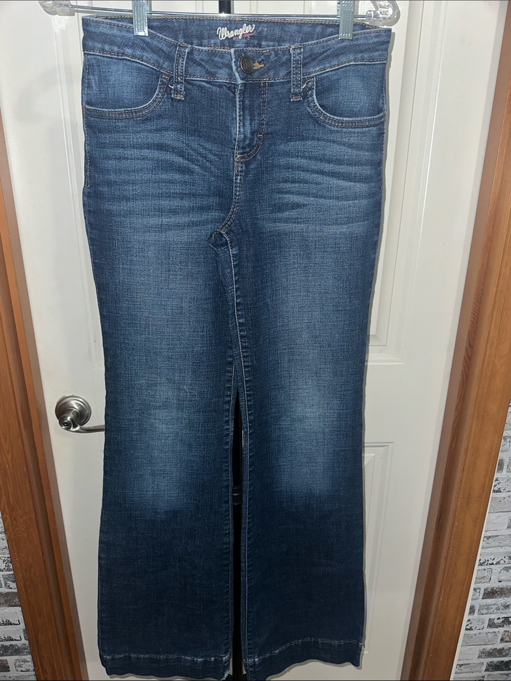 Wrangler Women's Medium Blue Flare Jeans size 3/4 x 34”